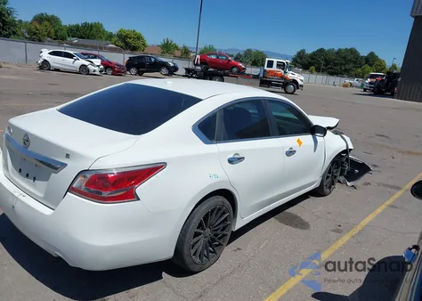 2015 Nissan Altima 2.5/2.5 S/2.5 Sl/2.5 Sv z USA, uszkodzony, nr VIN 1N4AL3AP7FN896470
